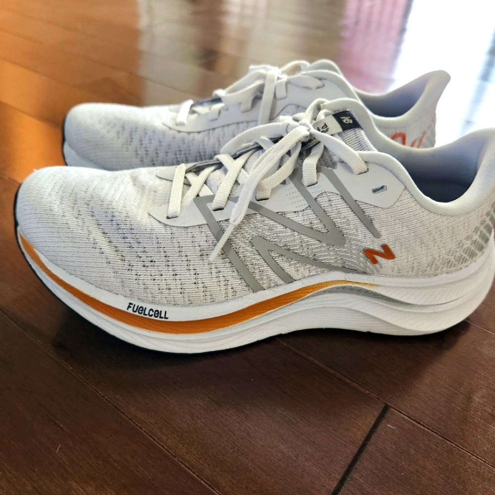 New Balance Women's Fuelcell Propel v4 Size 8B